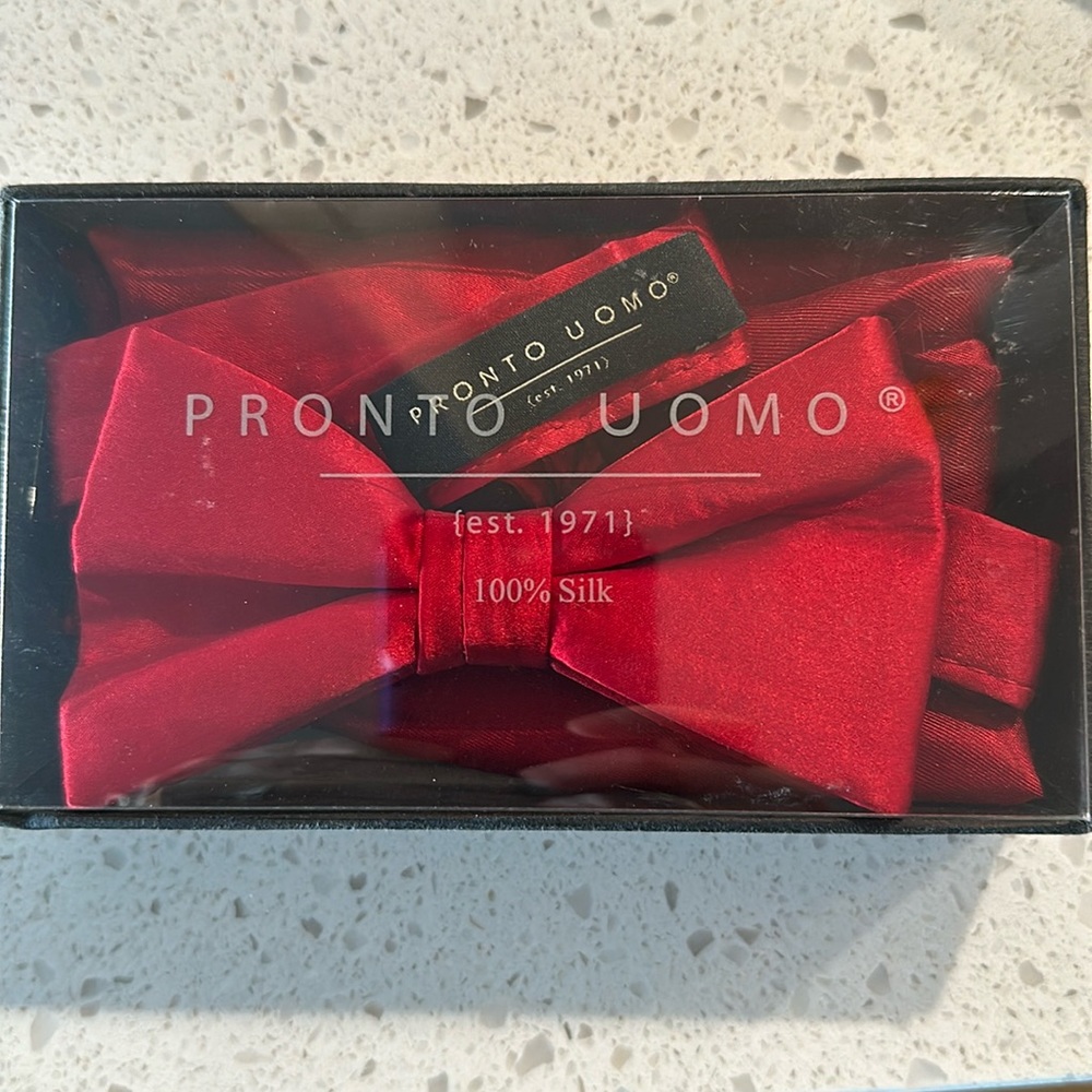 Pronto Uomo Red Bow tie and Pocket Square